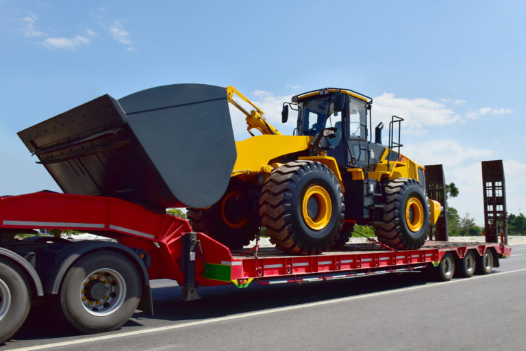 Big,Tractor,Machine,Heavy,Tool,On,Truck,Transportation,Motion,Speed